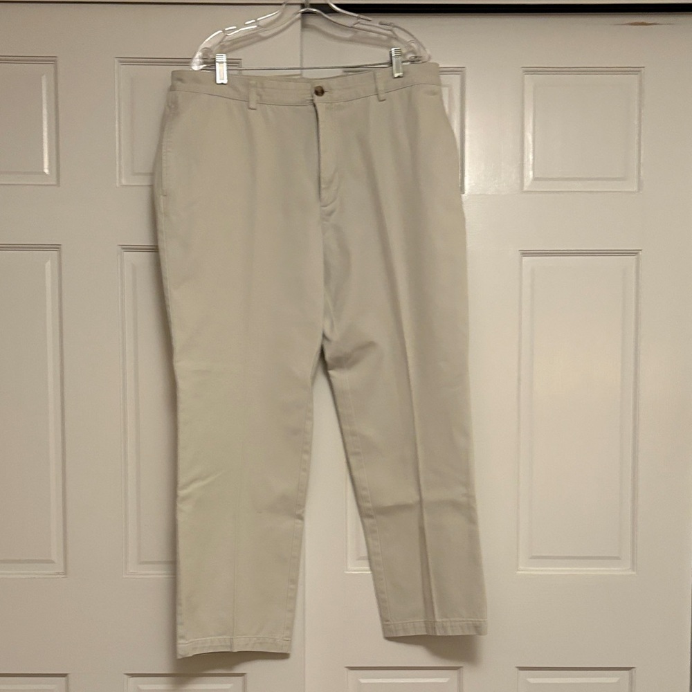 Vineyard Vine’s Men’s Classic Tan Pants